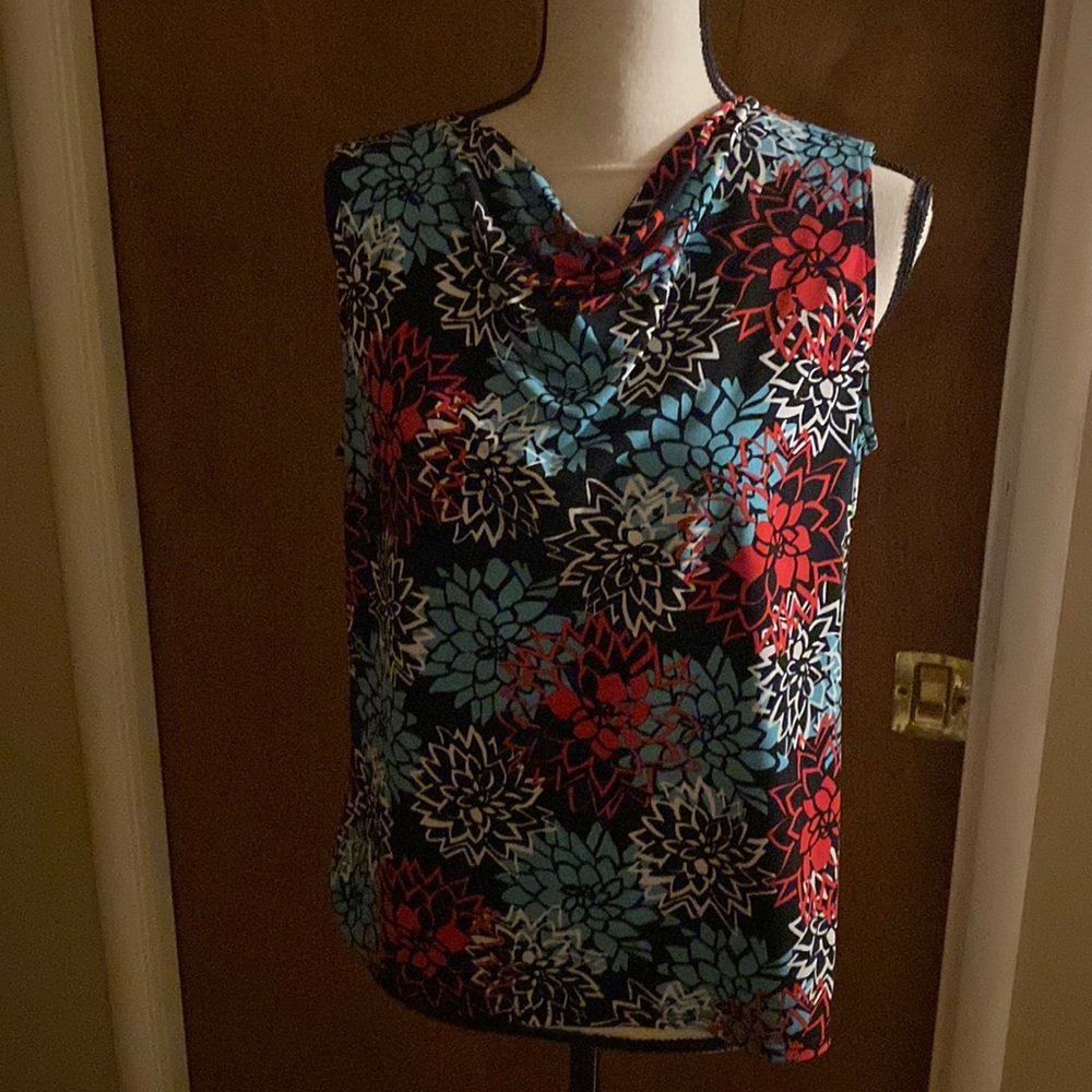 Red white and blue George tank top it’s very pretty it’s a size large